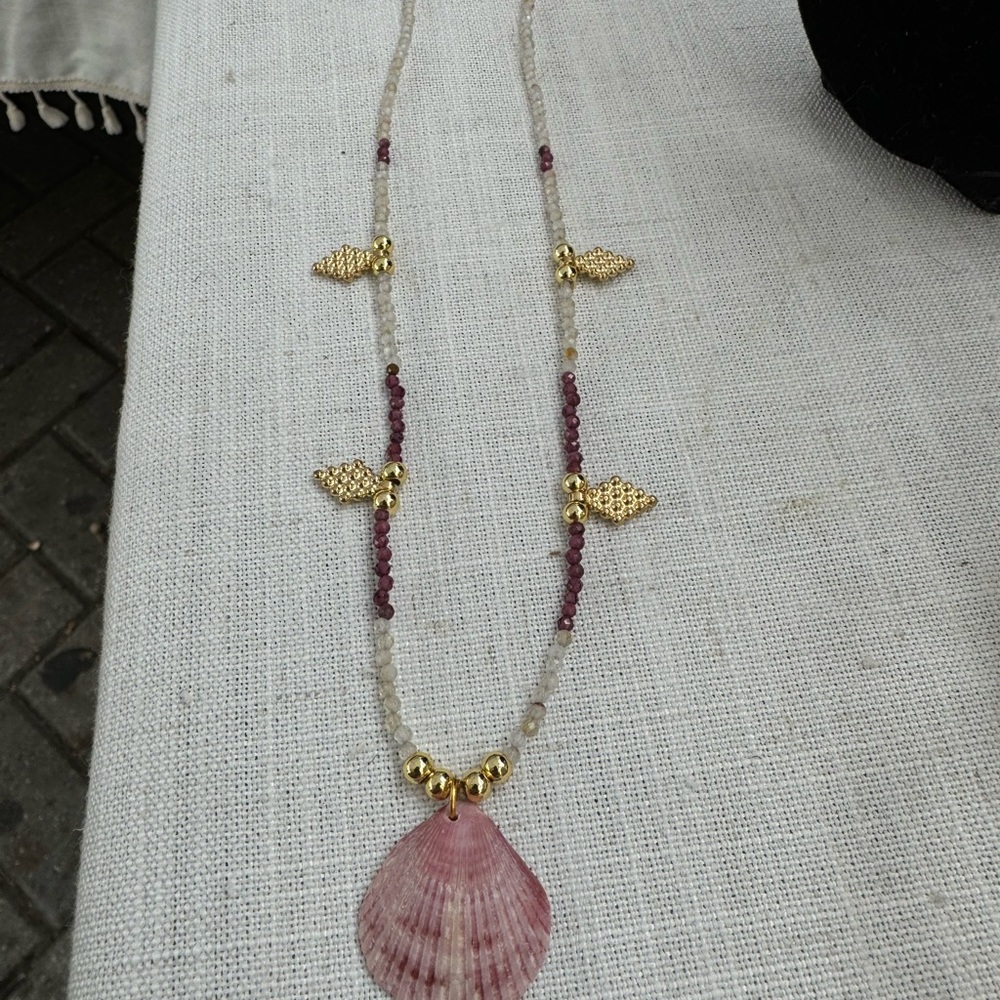 Handmade Colorful Beaded Shell Necklace - Picture 4 of 6